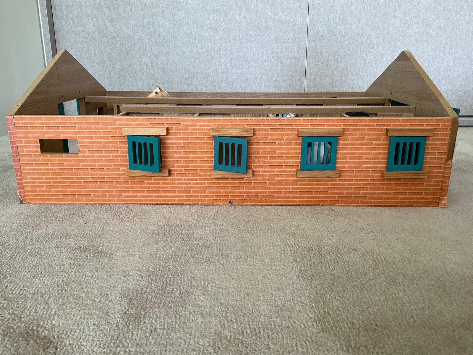 Schleich paardenstal met 5 paarden en veel accessoires, Ophalen of Verzenden, Gebruikt, Jongen of Meisje