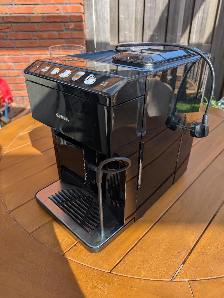 Siemens EQ.500 volautomatische koffiemachine defect maalwerk, Witgoed en Apparatuur, Koffiezetapparaten, Ophalen, Afneembaar waterreservoir