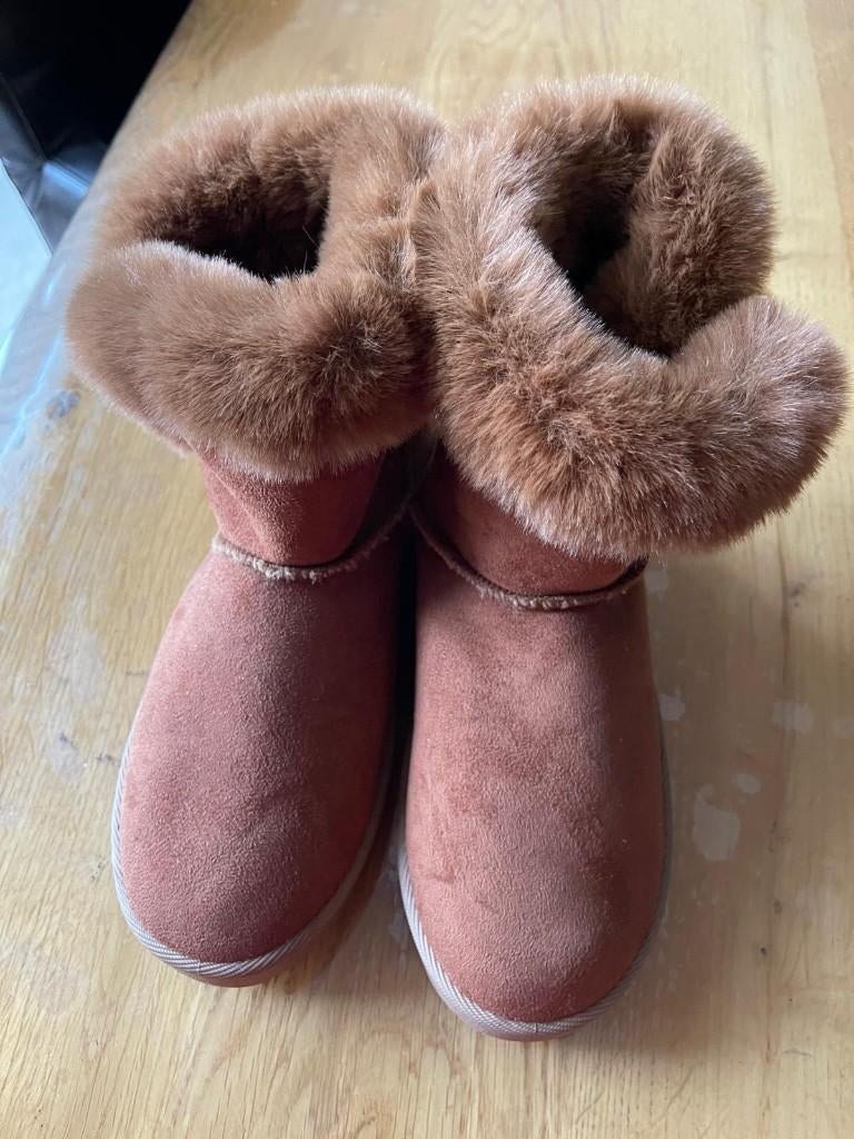 Esmara dames laarsjes maat 38 cognac of  zwart nieuw 15euro, Kleding | Dames, Schoenen, Zwart, Zo goed als nieuw, Esmara, Ophalen of Verzenden