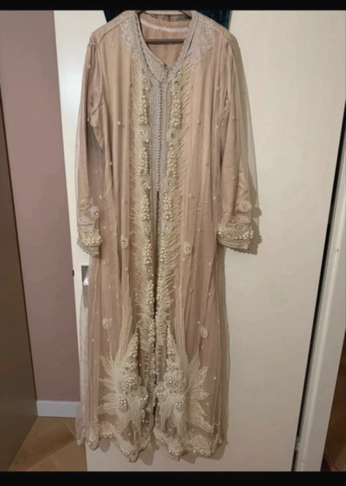 Elegante takchita met parels - Maat XL/XXL, Ophalen of Verzenden, Zo goed als nieuw, Maat 46/48 (XL) of groter, Beige