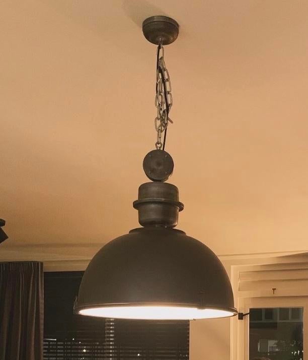 Industriële Hanglamp Zwart - Grote Koepel Stijl, Huis en Inrichting, Lampen | Hanglampen, Ophalen, Zo goed als nieuw, Metaal