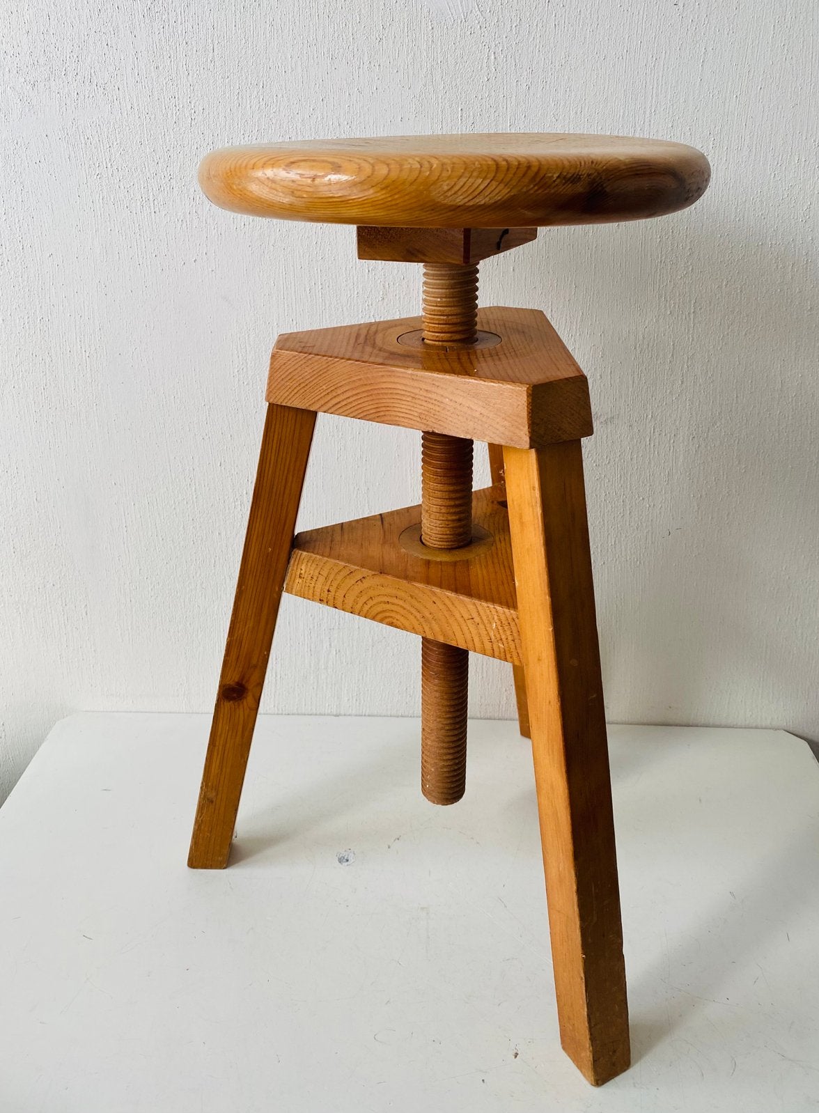 Pine atelier kruk , Scandinavisch jaren 70, Gebruikt, Onbekend, In hoogte verstelbaar, Ophalen of Verzenden