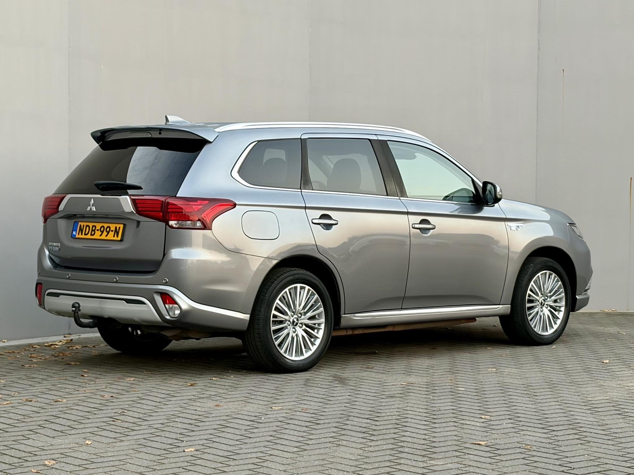 Mitsubishi Outlander 2.4 PHEV Intense+ / Plug-In hybride / D, Auto's, Automaat, Dealer onderhouden, Euro 6, 4 cilinders