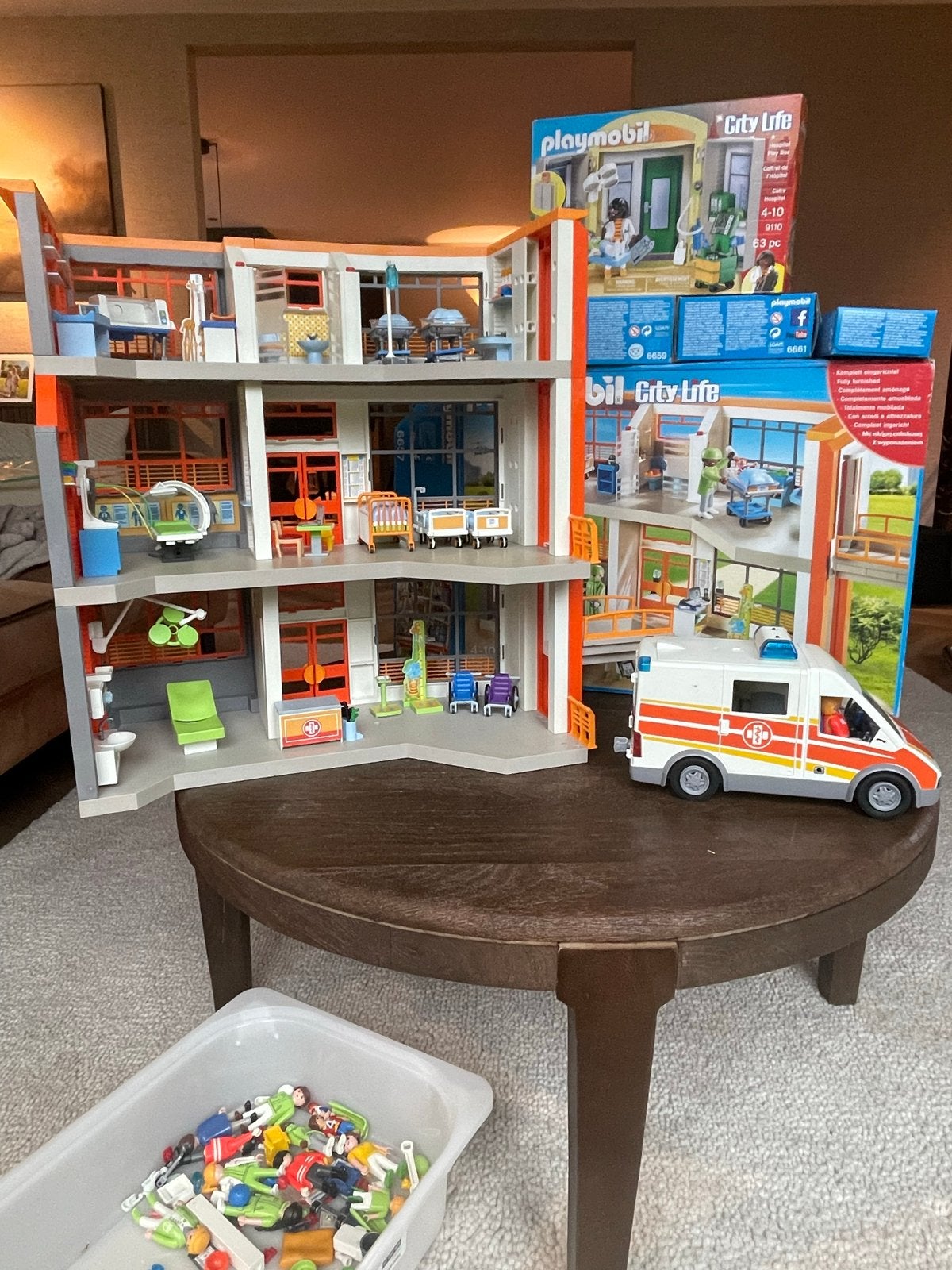Playmobil City Life Ziekenhuis met ambulance en extra's, Ophalen of Verzenden, Gebruikt, Jongen of Meisje