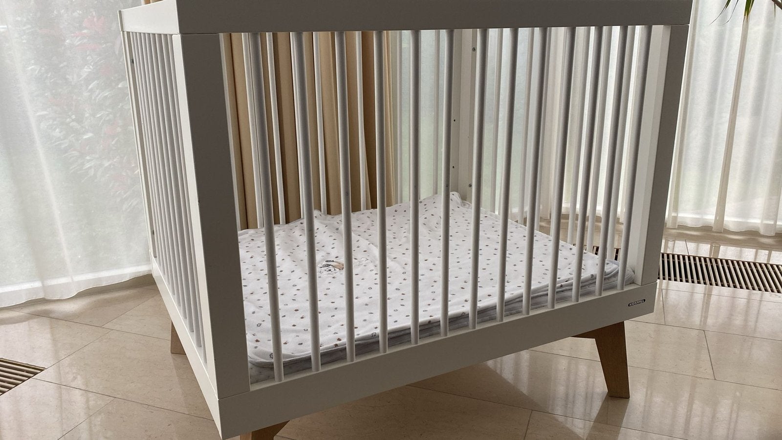 Kidsmill sixties box met verstelbare bodem, Kinderen en Baby's, Boxen, Zo goed als nieuw, Rechthoekig, In hoogte verstelbaar, Ophalen of Verzenden