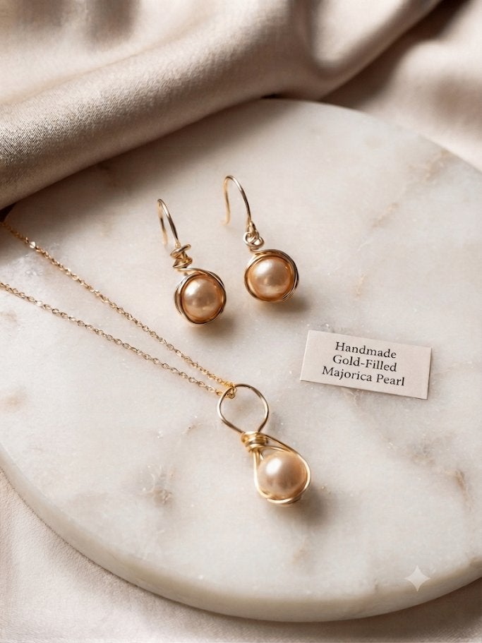 Exclusieve nieuwe Majorica parel hanger met parel oorbellen, Nieuw, Ophalen of Verzenden, Goud, Met parel