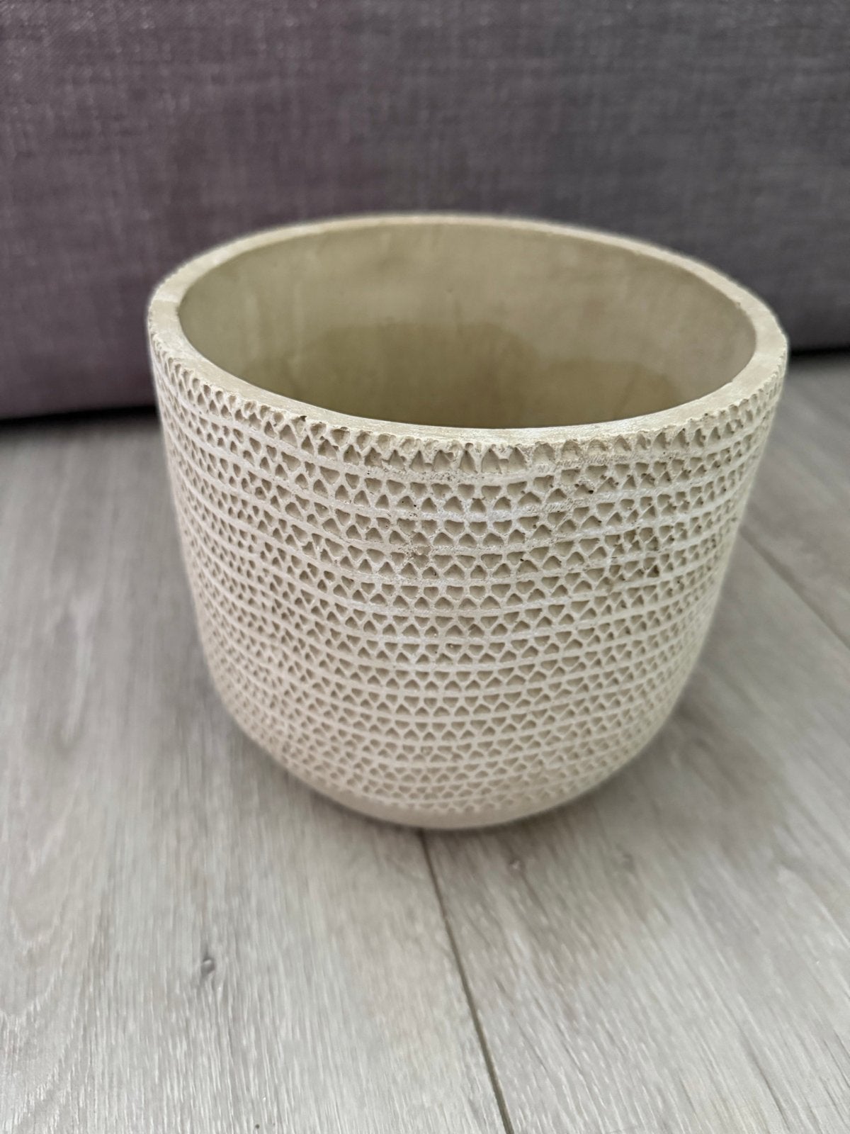Mooie decoratieve bloempot van Mica Decorations, Tuin en Terras, Ophalen, Rond, Binnen, Zo goed als nieuw
