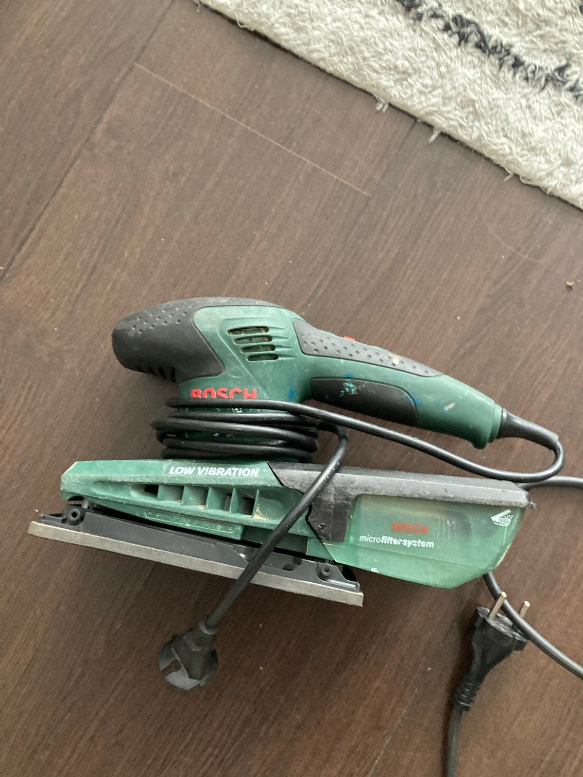 2 apparaten: Bosch PSS 200 A schuurmachine en B+D heteluchtp, Doe-het-zelf en Verbouw, Ophalen of Verzenden, Gebruikt, Minder dan 600 watt