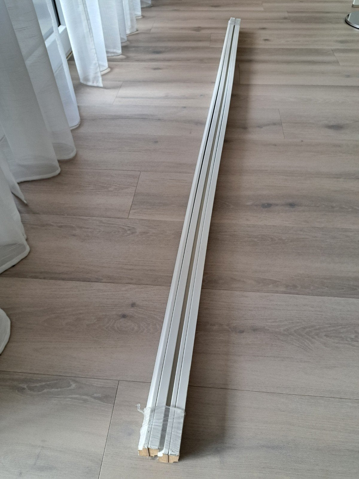 MDF Plinten wit gegrond 60x18mm met kabelgoot (10x 244cm), Ophalen, Zo goed als nieuw, Mdf, 200 tot 250 cm