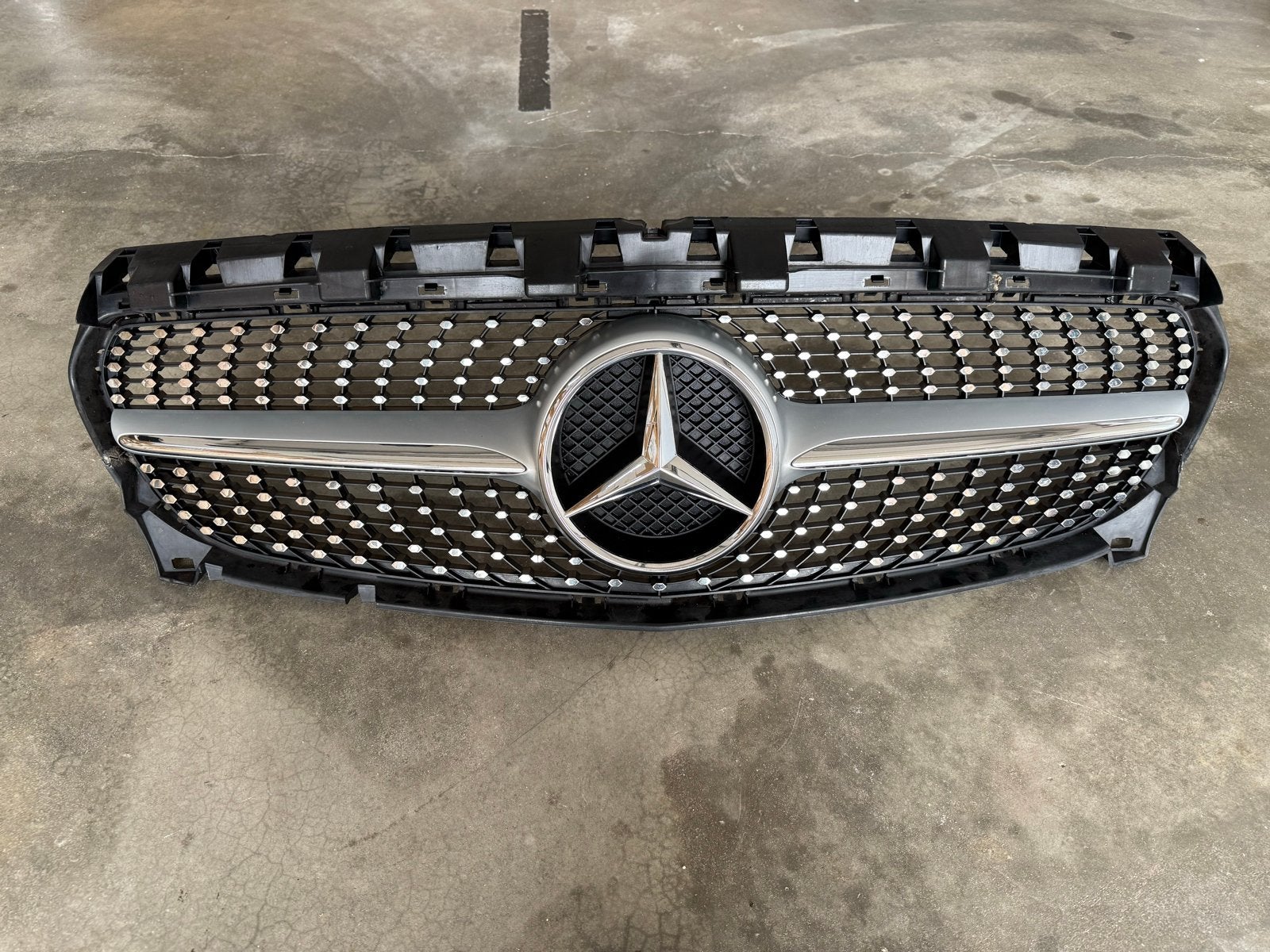 Originele Mercedes CLA diamond grill 2018, Ophalen of Verzenden, Gebruikt, Voor, Mercedes-Benz