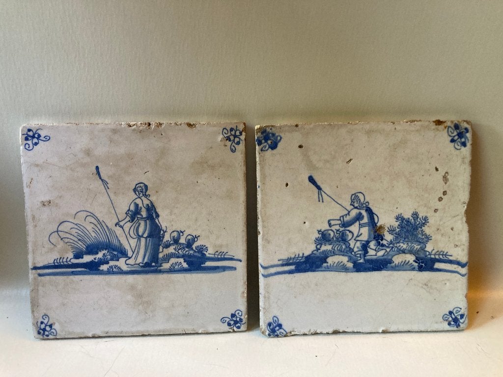 2 antiek Delftse tegels herder herderin 18e eeuw, Antiek en Kunst, Ophalen of Verzenden