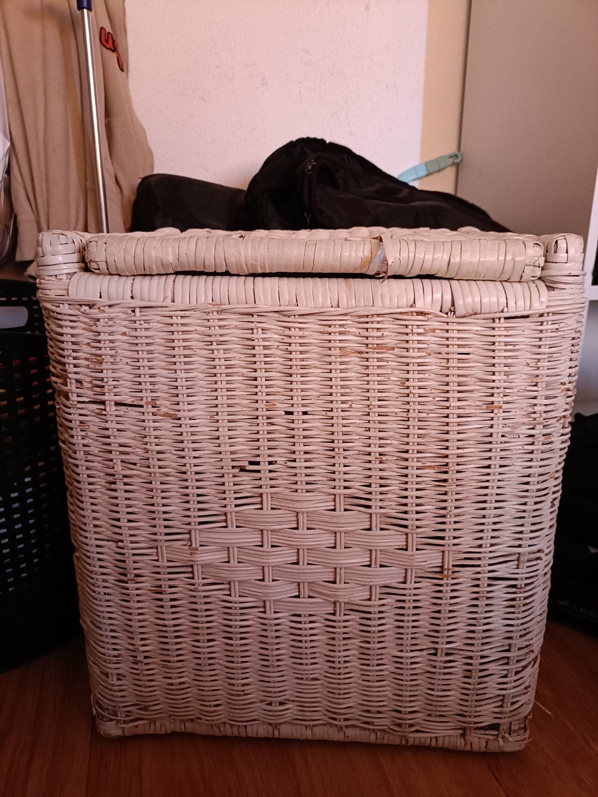 Rieten opbergmand / wasmand met deksel, Huis en Inrichting, Woonaccessoires | Schalen en Manden, Met deksel, Gebruikt, Mand, Ophalen of Verzenden
