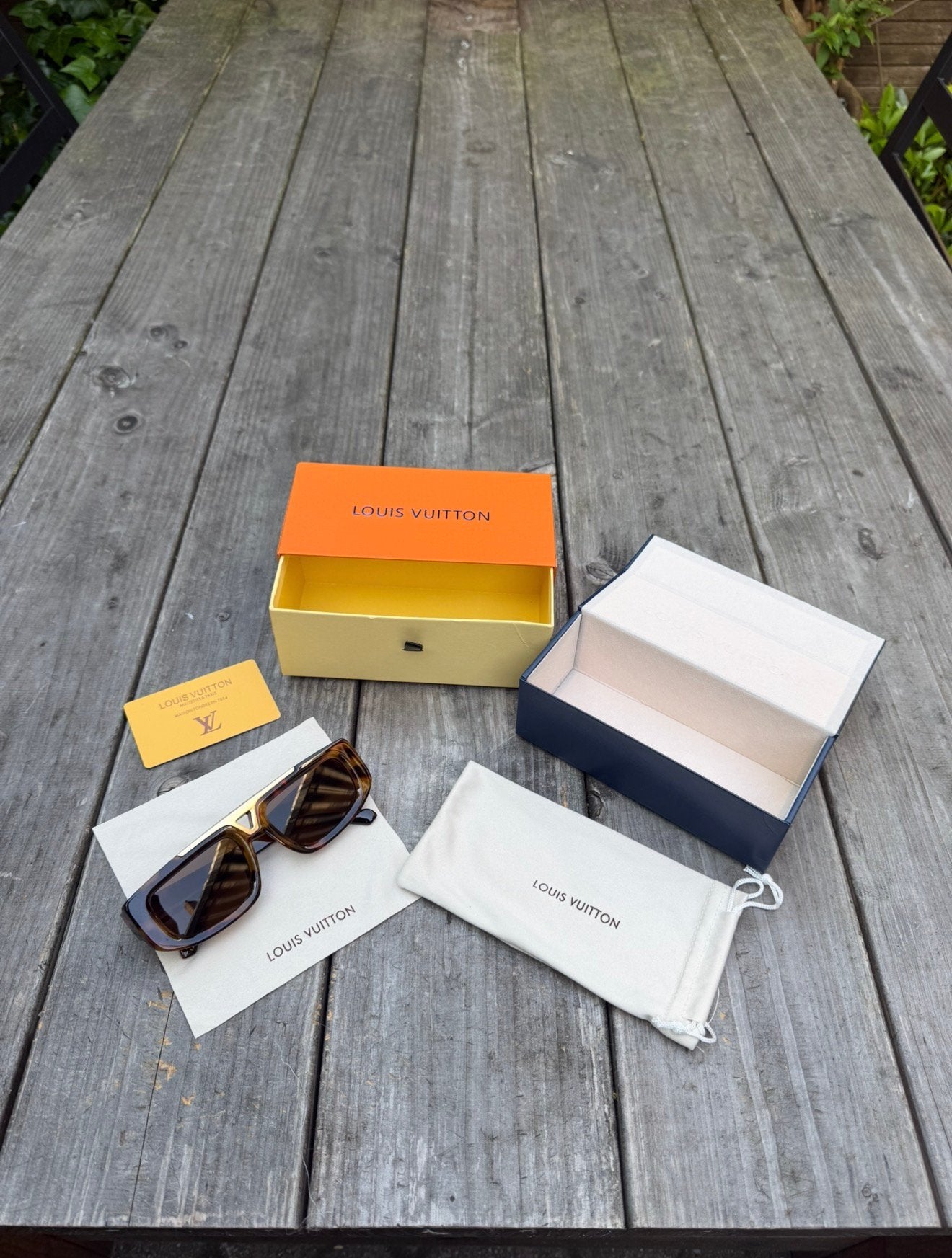 louis Vuitton zonnebril nieuw INC BON MOET SNEL WEG, Overige merken, Zonnebril, Zwart, Ophalen of Verzenden