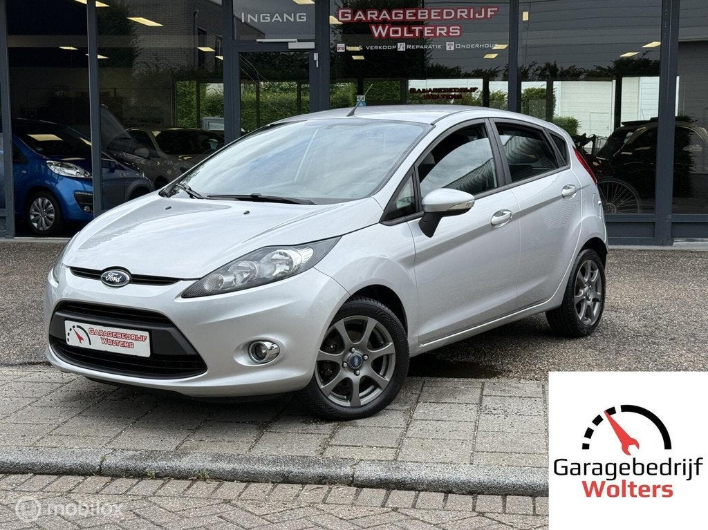 Ford Fiesta 1.25 Titanium 82pk stoelverwarm. parksens. airco, Auto's, Voorwielaandrijving, Stof, Gebruikt, 4 cilinders
