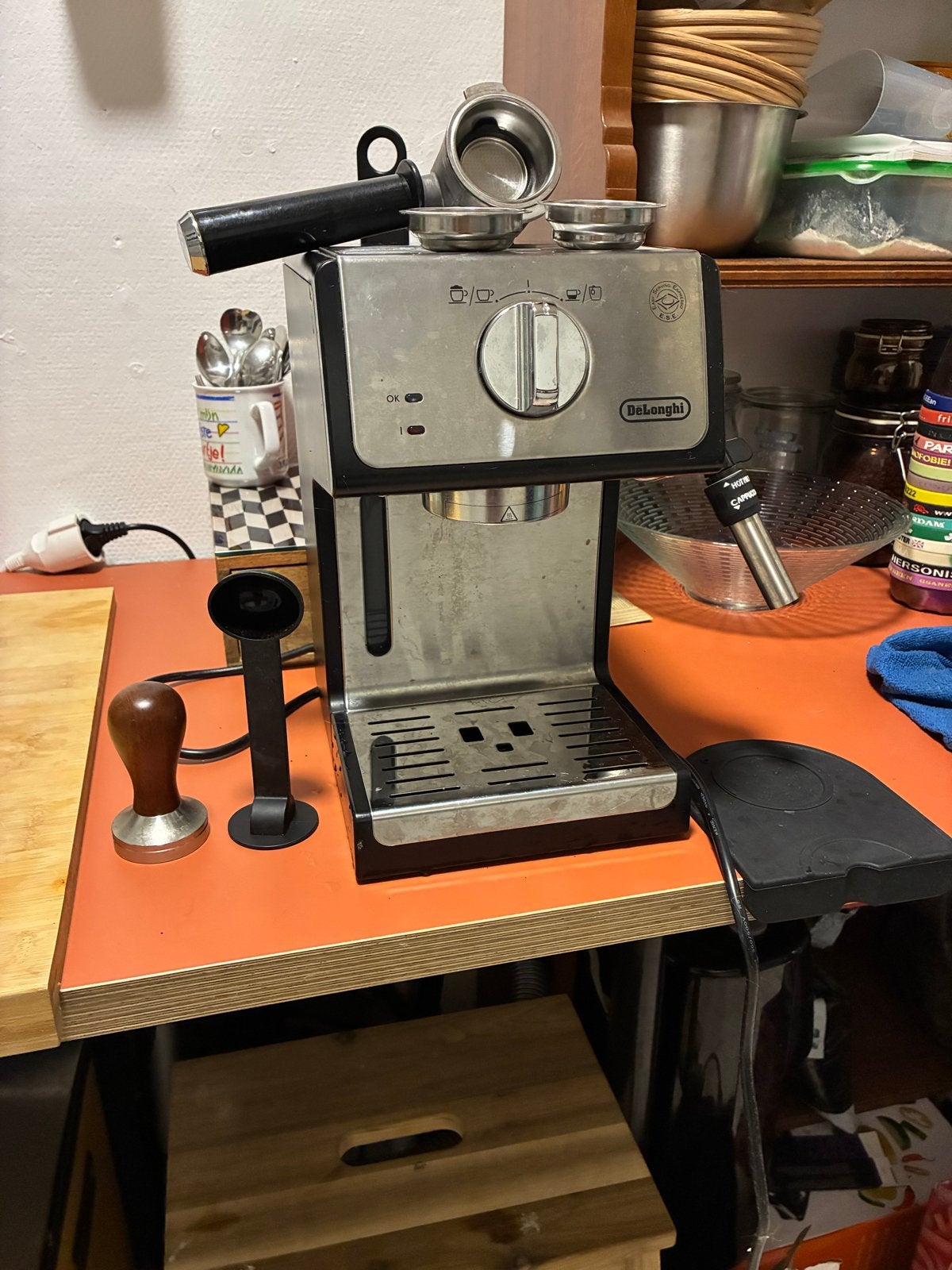 Delonghi Koffiezetapparaat met accessoires, Ophalen, Gebruikt, Espresso apparaat, Gemalen koffie