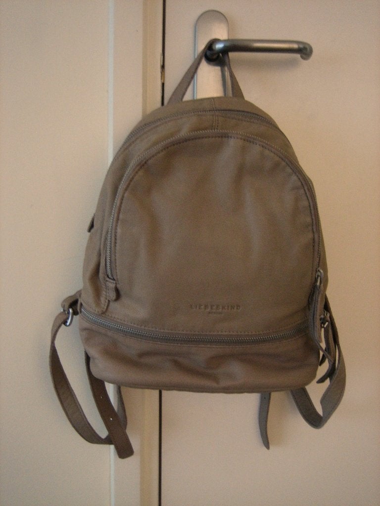Zandkleurige leren rugtas ALITA LIEBESKIND medium Snazzeys, 20 tot 30 cm, Verzenden, Beige, Minder dan 40 cm