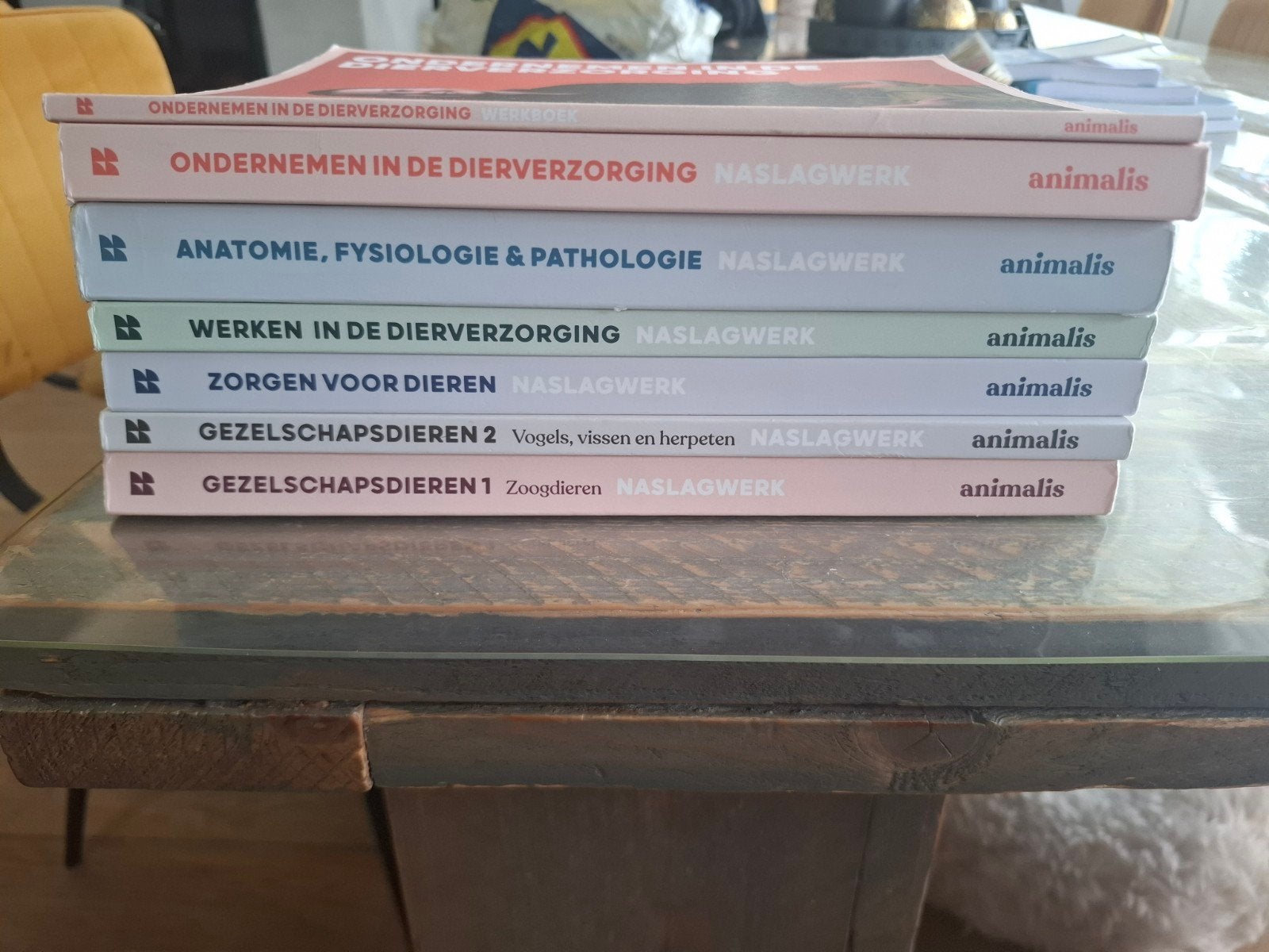 Animalis schoolboeken dierverzorging, Gelezen, Ophalen of Verzenden, MBO, Animalis