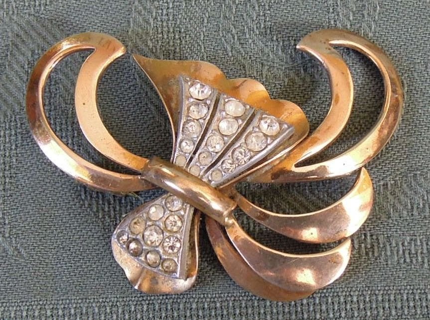 Nr J176: Goudkleurige broche met strasz, Tweedehands onbekend, Overige materialen, 4 tot 7 cm, Gebruikt