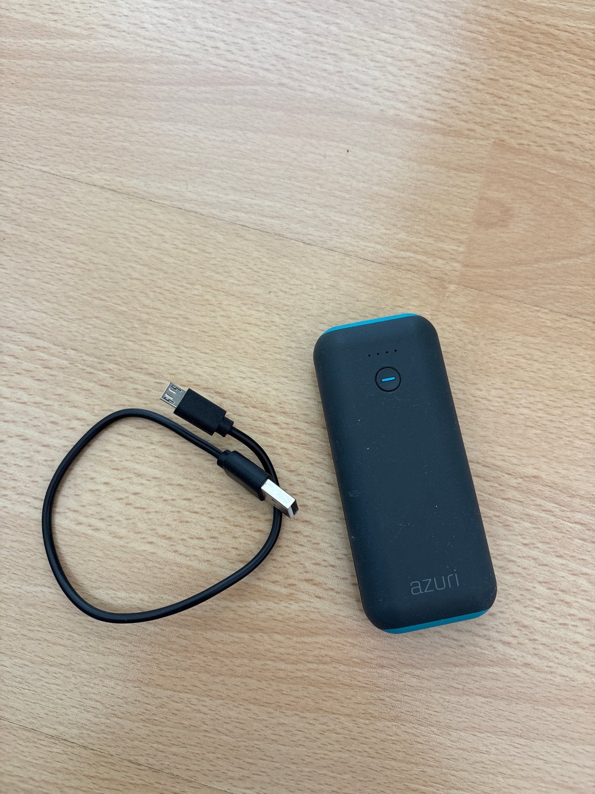 Azuri Powerbank 4000mAh met USB-kabel, Ophalen of Verzenden, Zo goed als nieuw