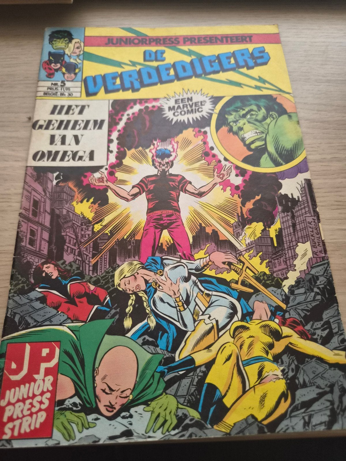De Verdedigers - Het Geheim van Omega - Juniorpress nr. 5, Eén stripboek, Ophalen of Verzenden, Gelezen, R. Buckler, A. Milgrom
