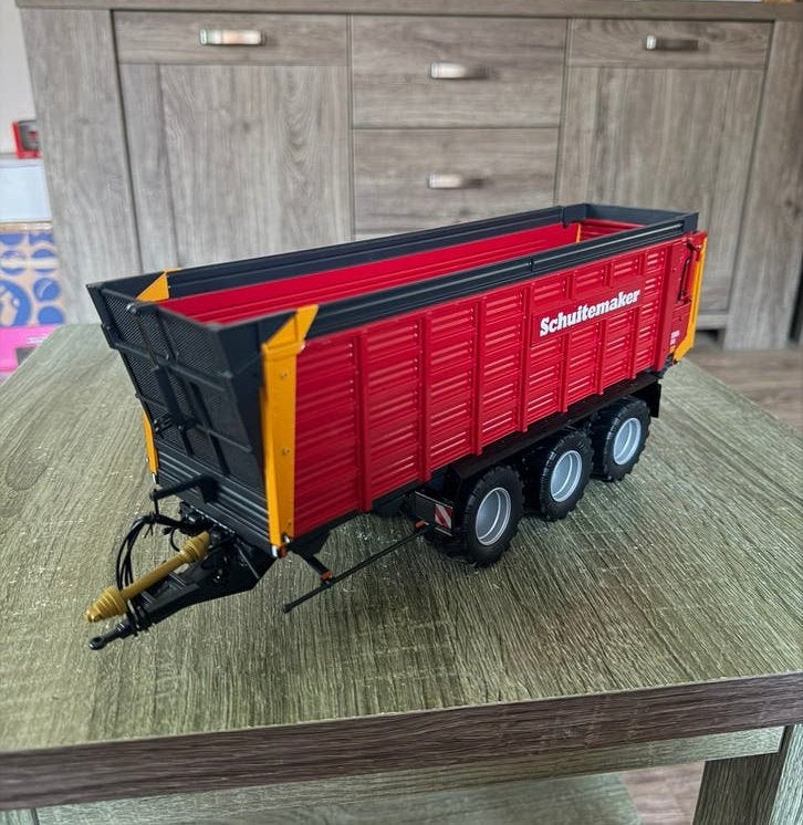 Universal Hobbies Schuitemaker Siwa 840, Hobby en Vrije tijd, Modelauto's | 1:32, Zo goed als nieuw, Tractor of Landbouw, Universal Hobbies