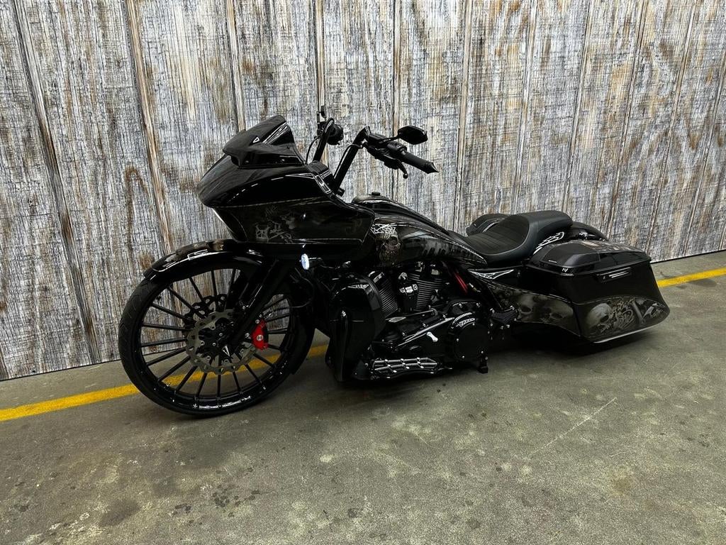 HARLEY-DAVIDSON ROAD GLIDE SPECIAL FLTRXS (bj 2018) 18,501 k, Motoren, 2 cilinders, Bedrijf, Onbekend, Toermotor