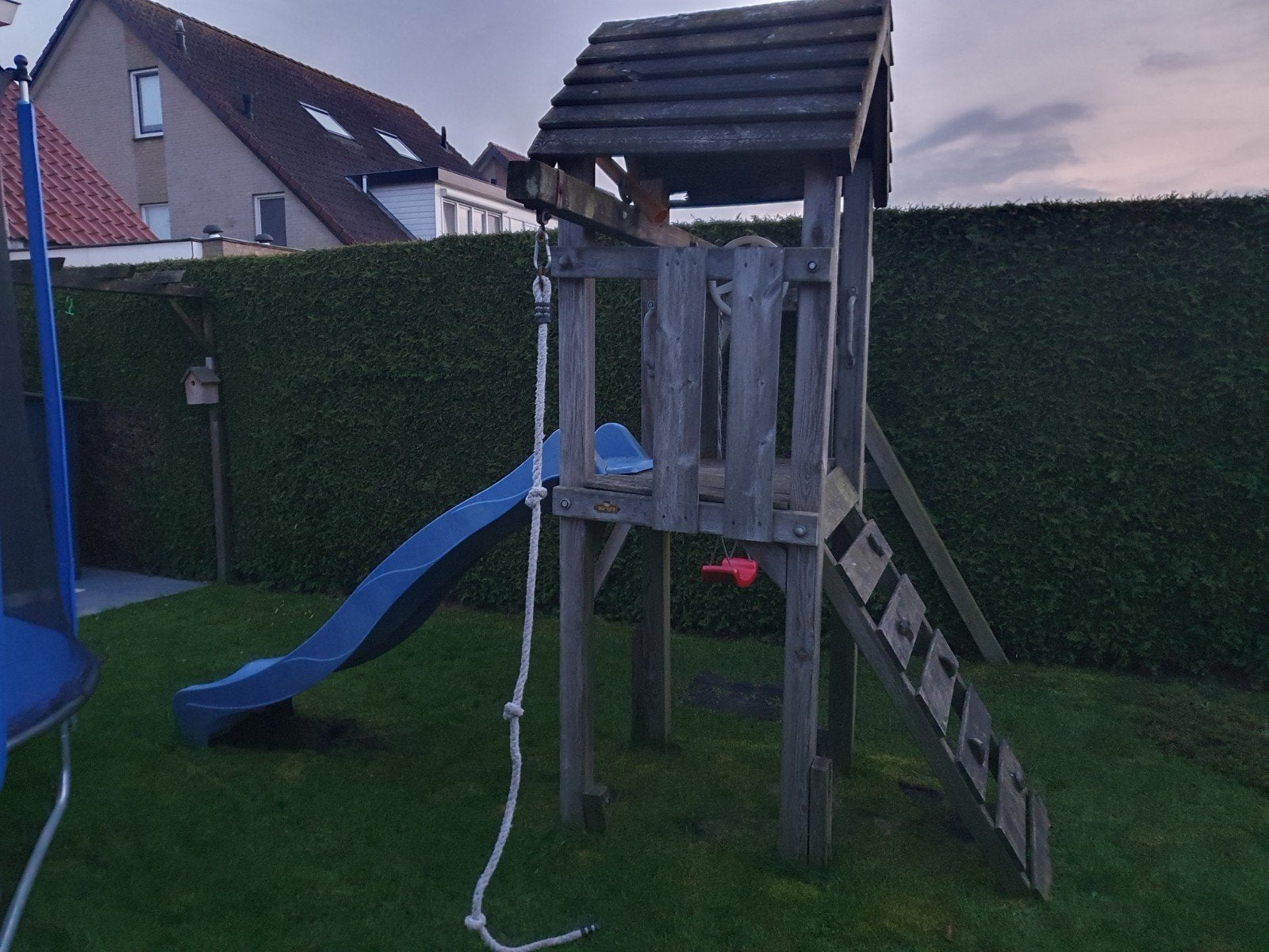 Speelgoedhuisje met schommel en glijbaan, Ophalen of Verzenden, Hout