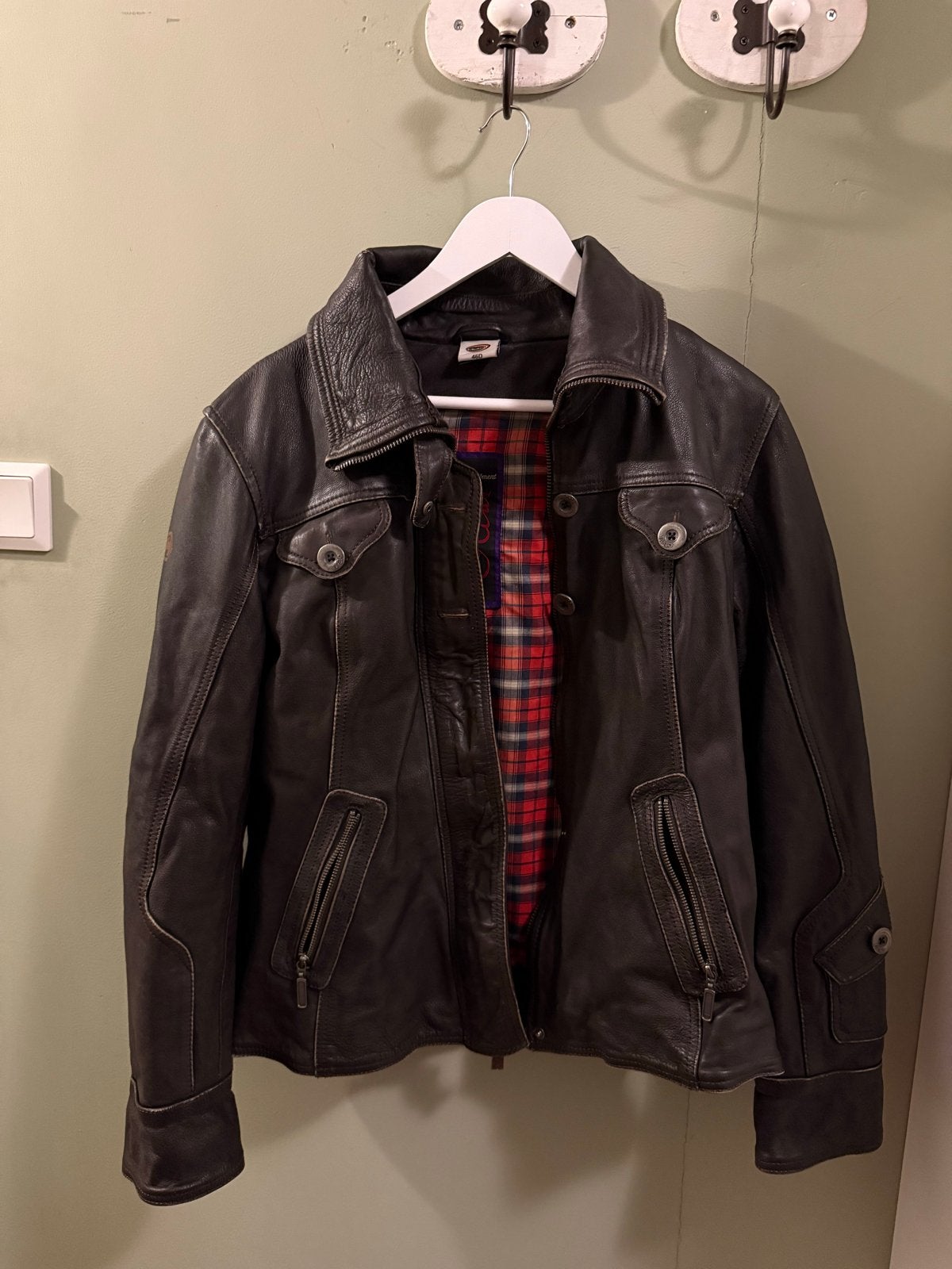 Stijlvol donkerbruin leren motorjack met geruite voering, Motoren, Ophalen of Verzenden, Tweedehands, Dames, Jas | leer