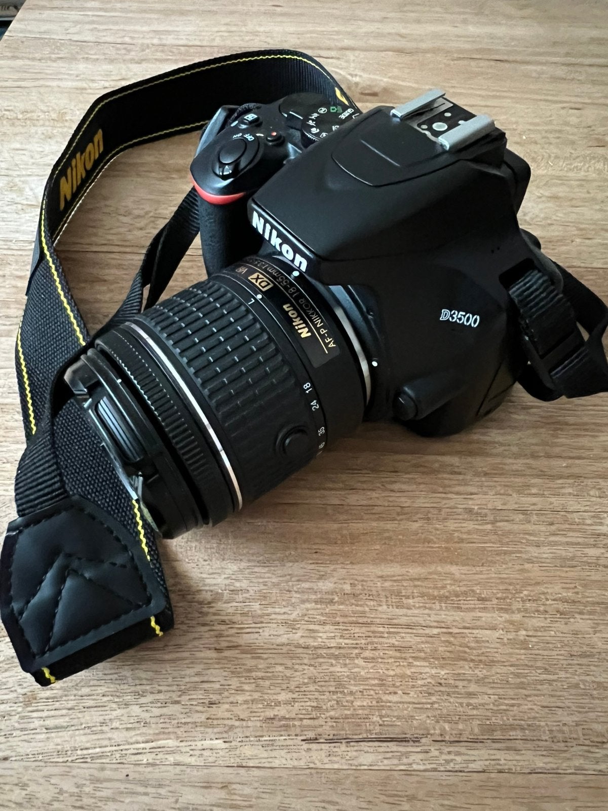 Nikon D3500 DSLR Camera + 16-55 kit lens & accessoires, Ophalen, Nikon, Zo goed als nieuw, Standaardlens