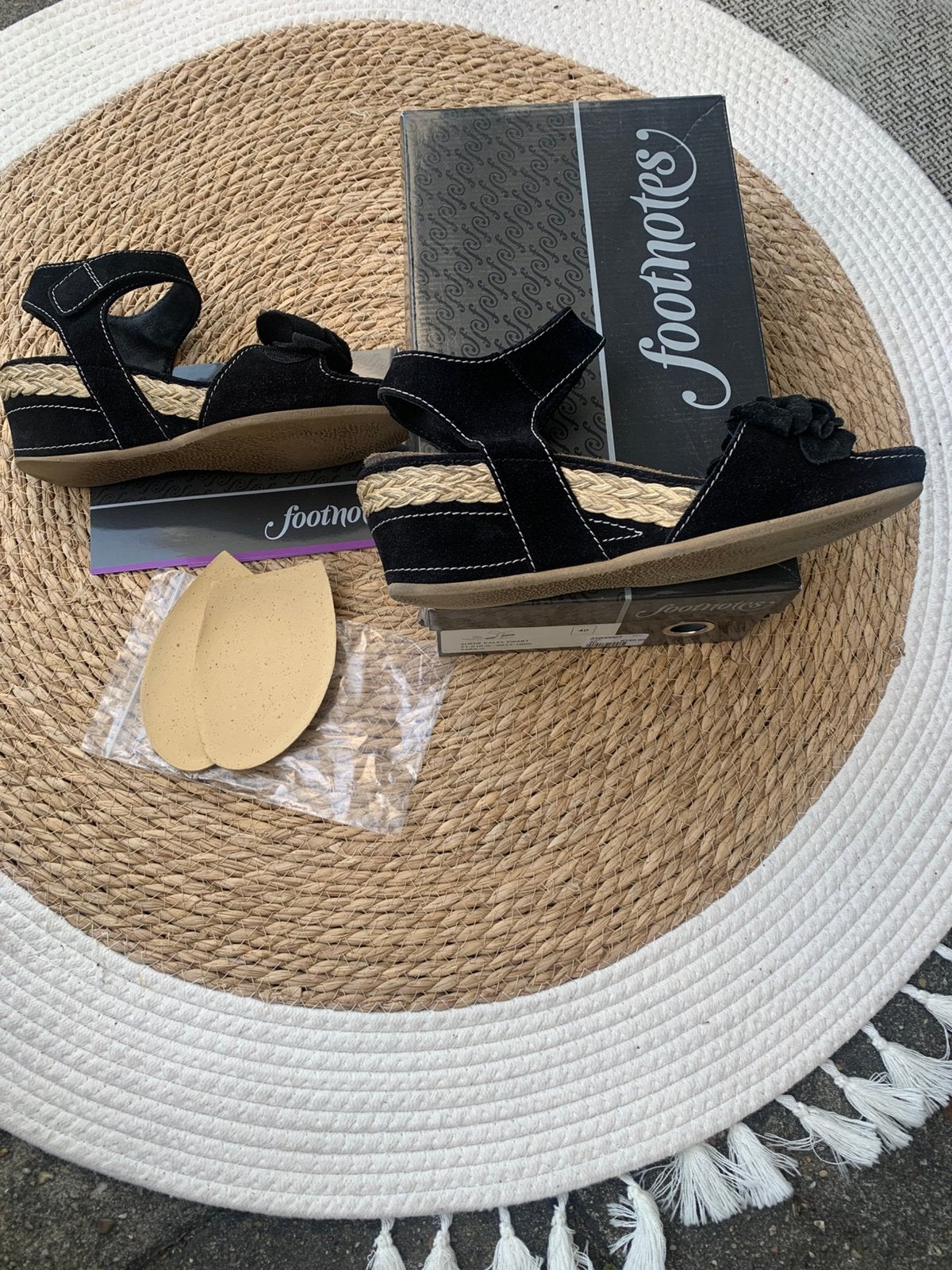 Prachtige Footnotes zwarte lederen sleehak sandalen maat 40., Kleding | Dames, Schoenen, Zwart, Zo goed als nieuw, Sandalen of Muiltjes