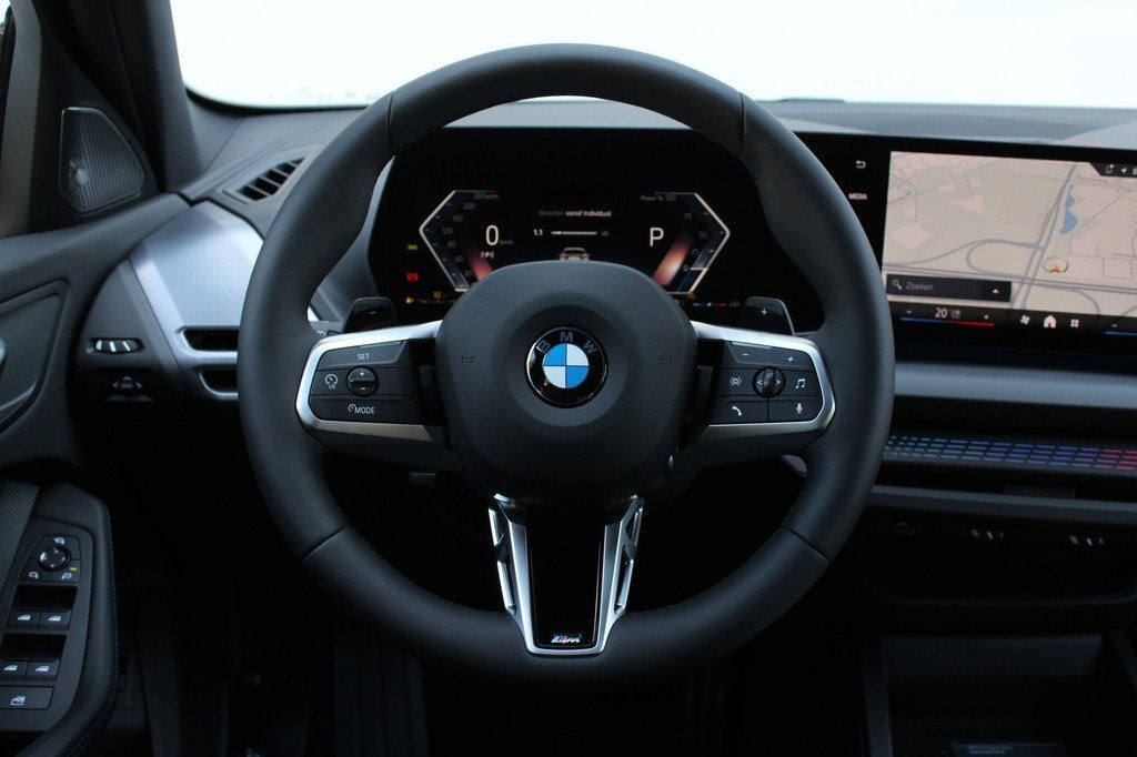 BMW 1 Serie 120 M Sport Automaat / Trekhaak / Achteruitrijca, Auto's, BMW, Zwart, 156 pk, Bedrijf, 3 cilinders