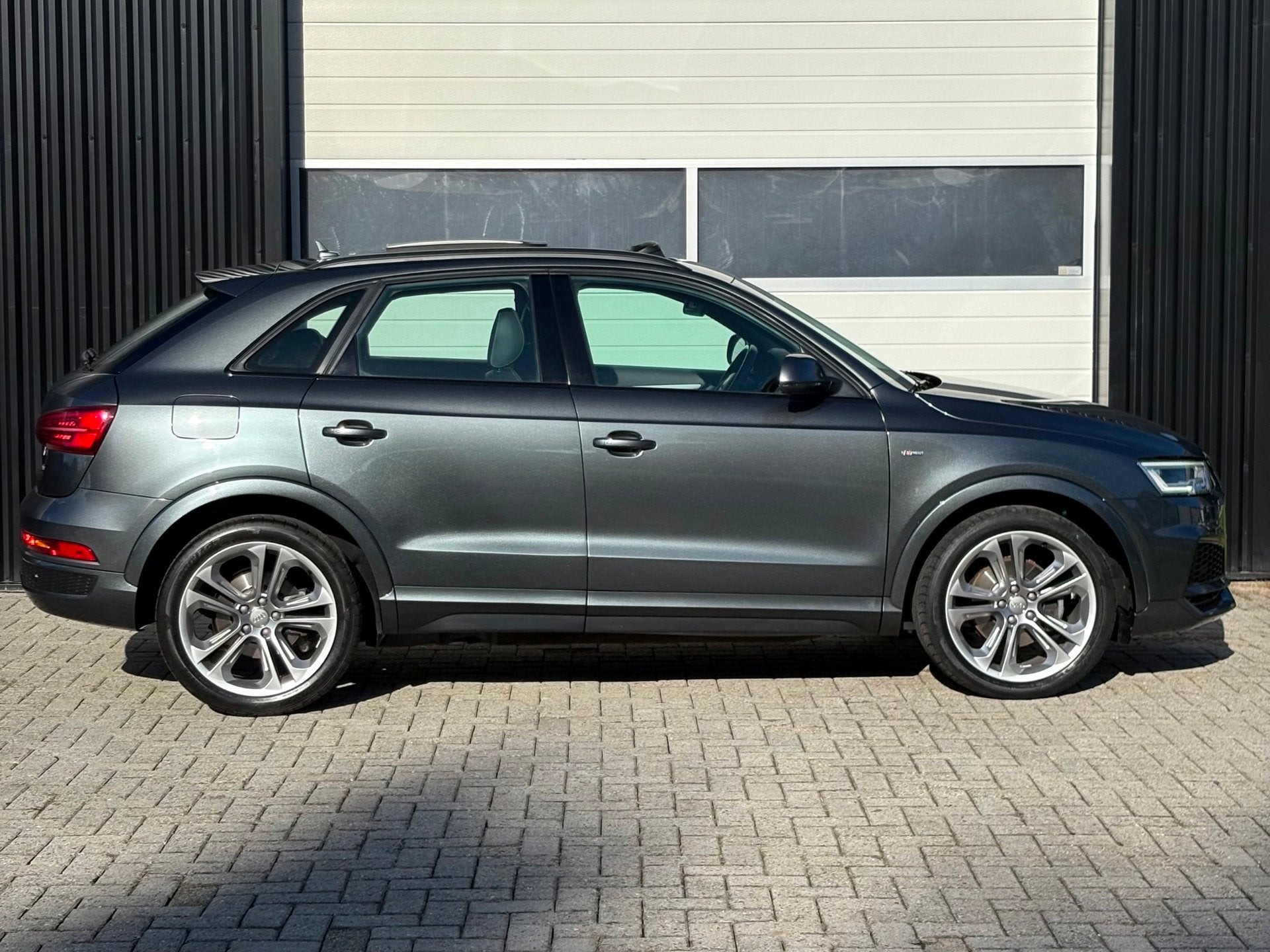 Audi Q3 2.0 TFSI quattro Sport S Line Edition, Auto's, Automaat, Dealer onderhouden, 15 km/l, Gebruikt