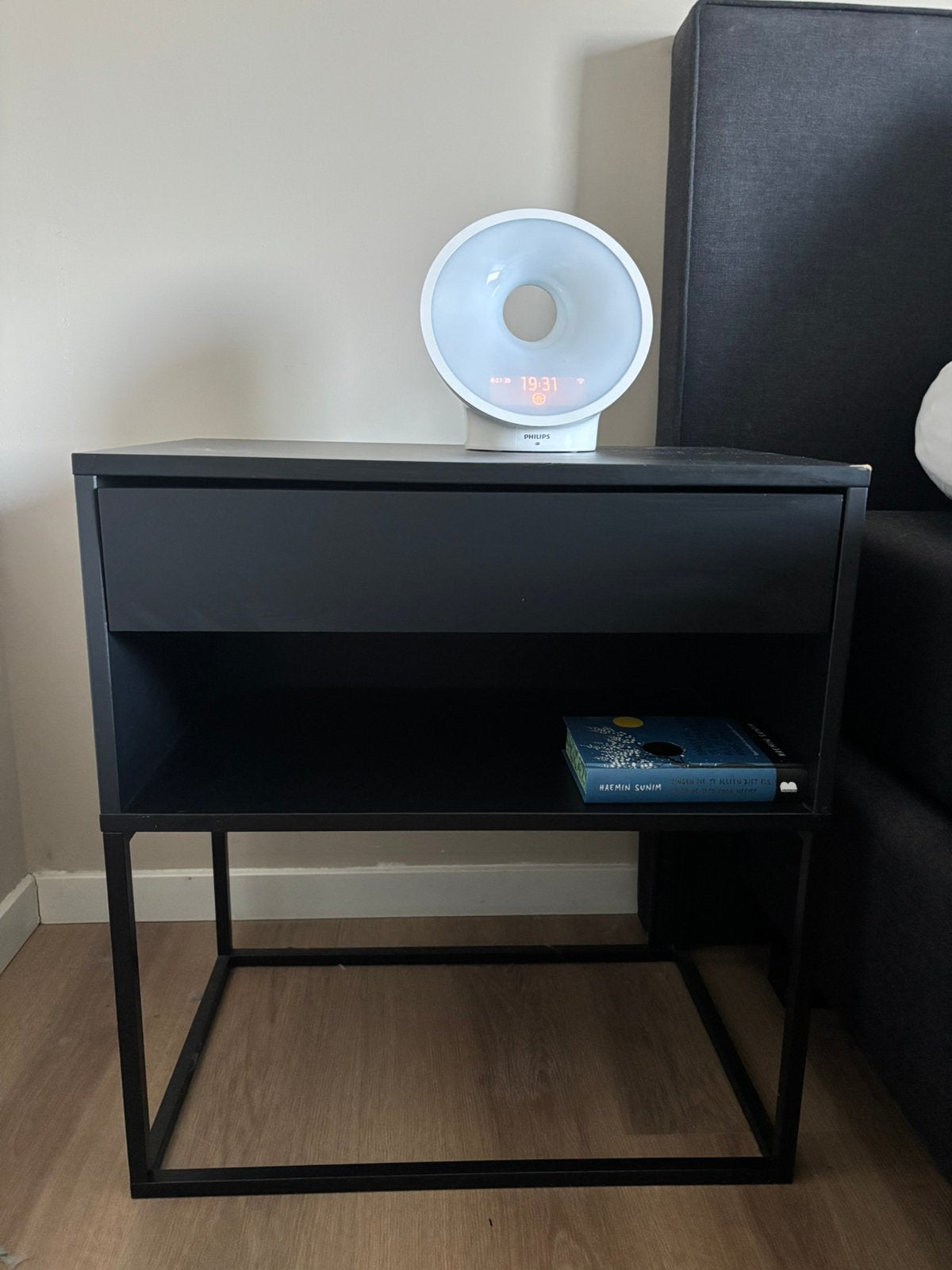 2x IKEA VIKHAMMER nachtkastjes – zwart – 60 cm breed, Ophalen, Zo goed als nieuw, 55 tot 70 cm