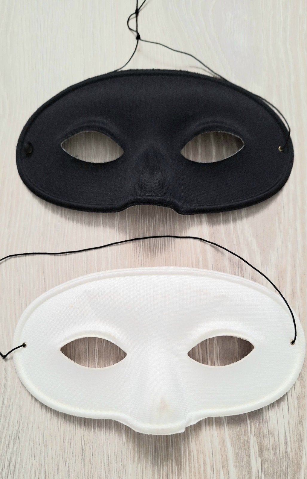 Oogmasker/ Zorro masker 2 stuks / per stuk te koop voor €1, Ophalen of Verzenden, Zo goed als nieuw, Overige typen, Carnaval