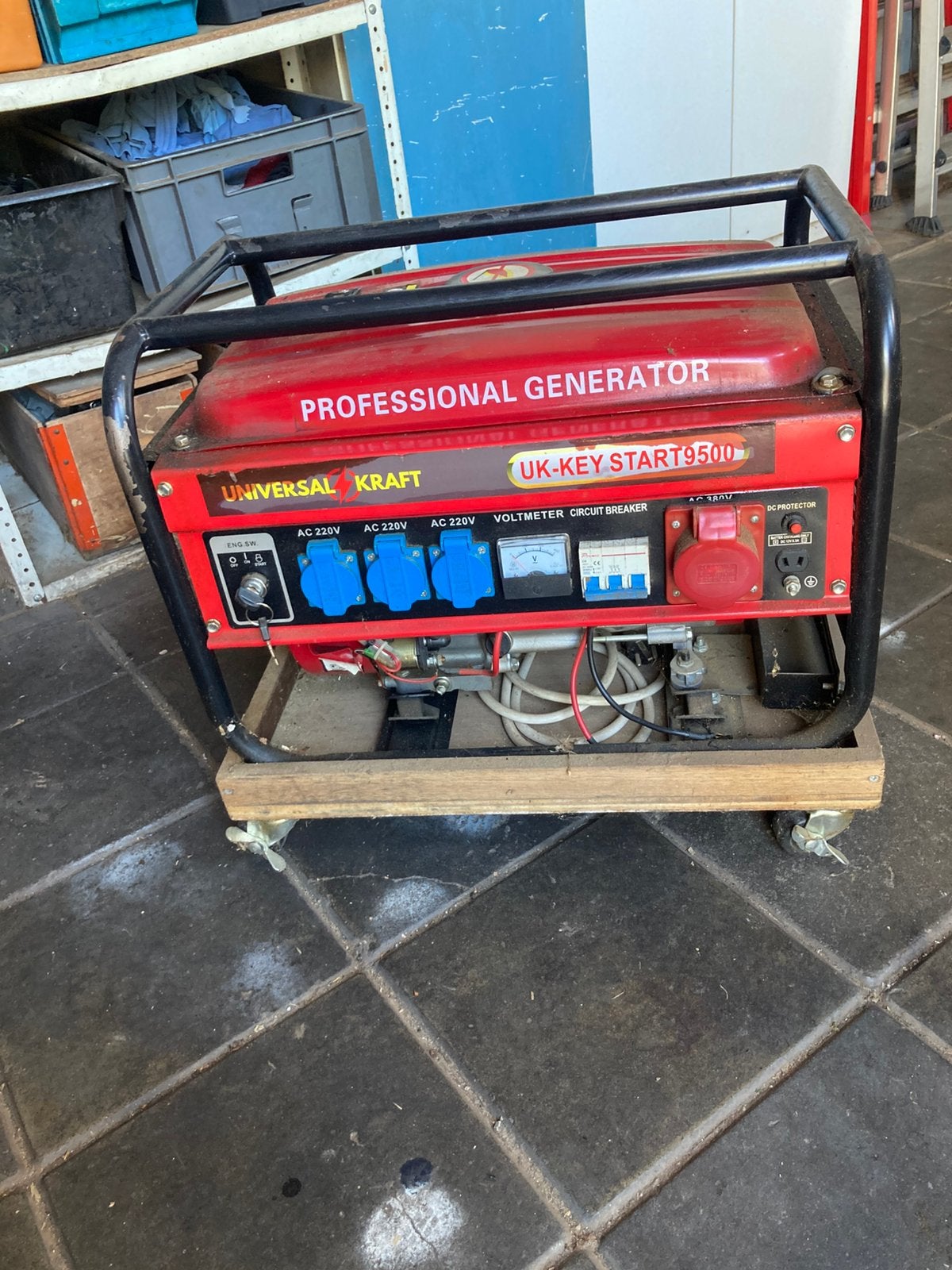 Generator met krachtstroom, Doe-het-zelf en Verbouw, Aggregaten, Ophalen of Verzenden, Zo goed als nieuw, Benzine, Elektrisch startend