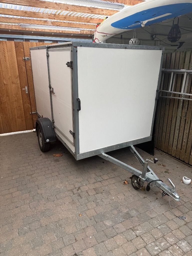 Gesloten aanhangwagen, Ophalen, Gebruikt