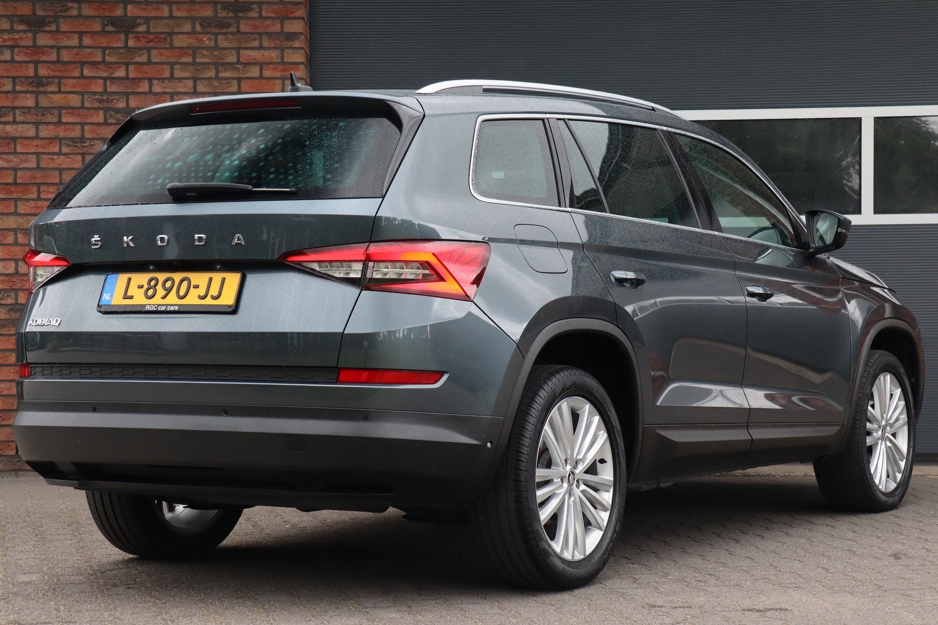 Skoda Kodiaq 1.5 TSI Business Edition Plus 7p. Trekhaak, 4 cilinders, 150 pk, 7 stoelen, Origineel Nederlands