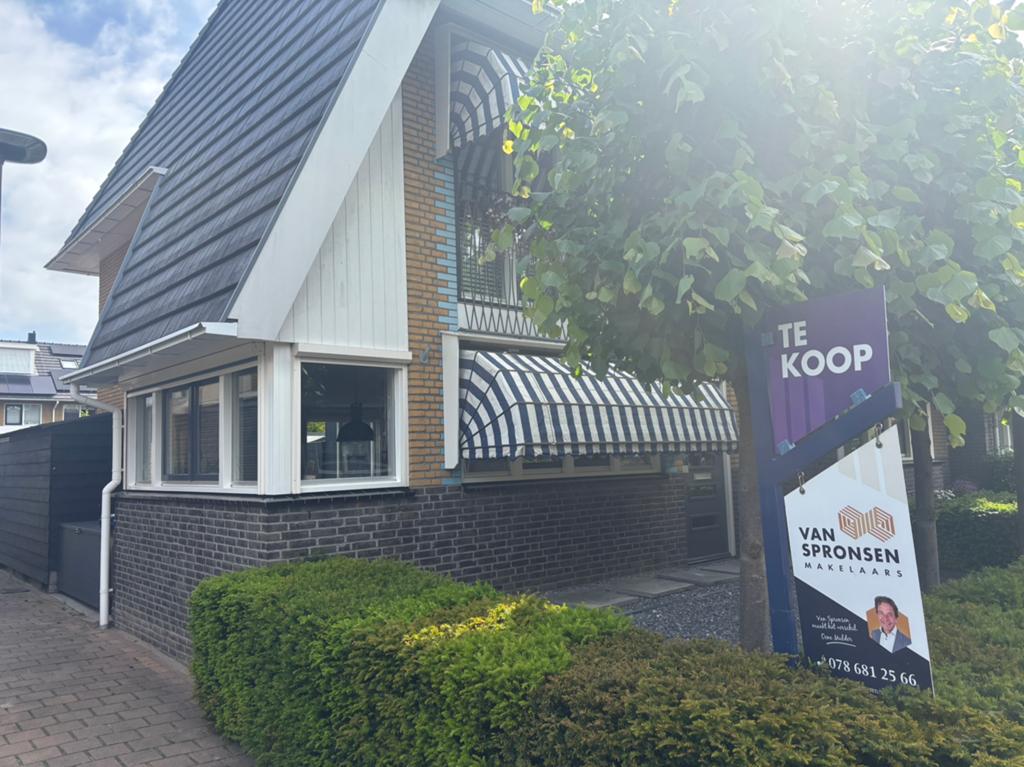 Hoekhuis te koop Hendrik Ido Ambacht, Huizen en Kamers, Huizen te koop, 200 tot 500 m², Rotterdam, 126 m², Hoekwoning