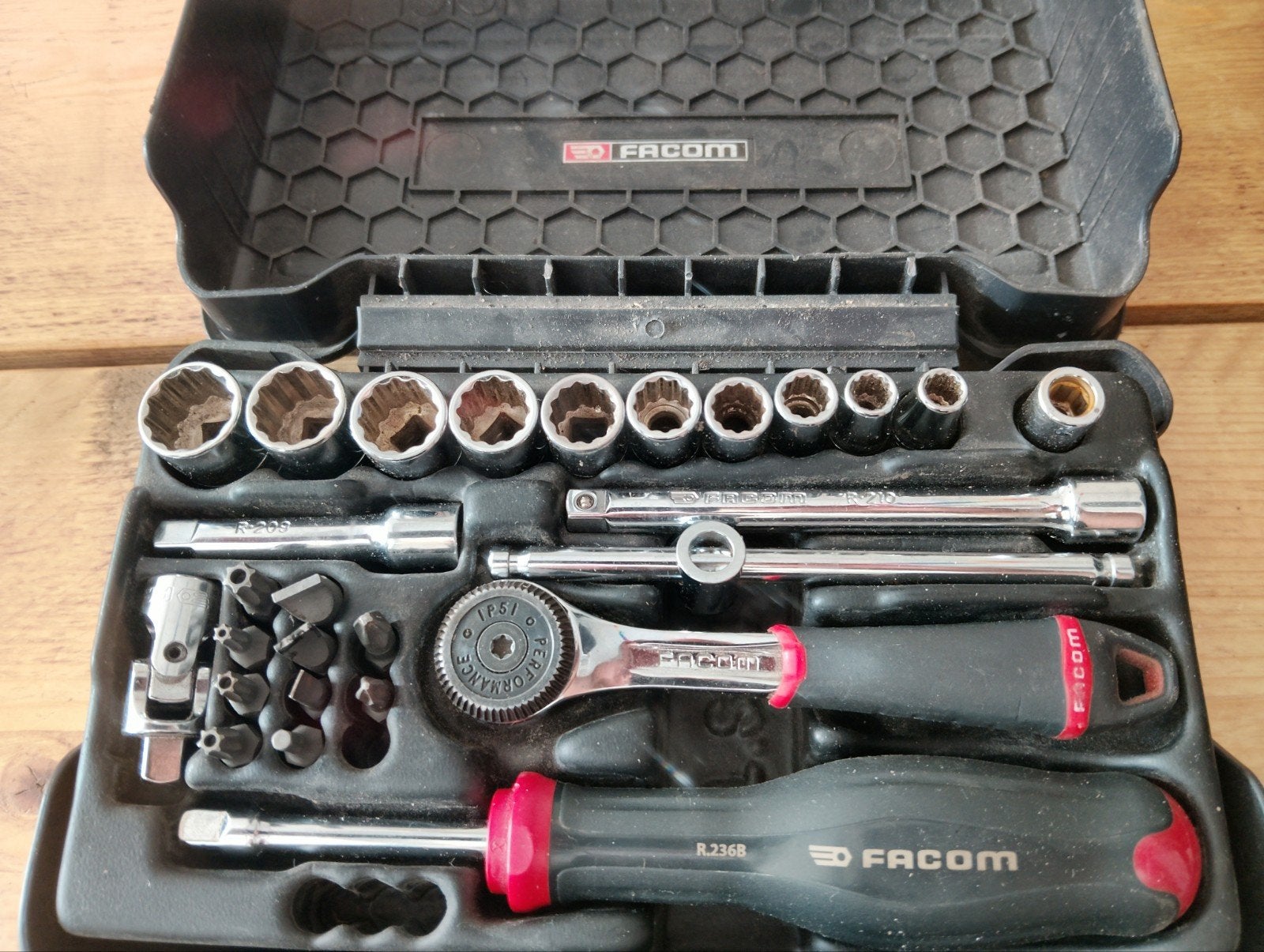 Facom Gereedschapsset - Doppen, ratel en bits in koffer, Ophalen, Gebruikt, Gereedschapsset, Facom