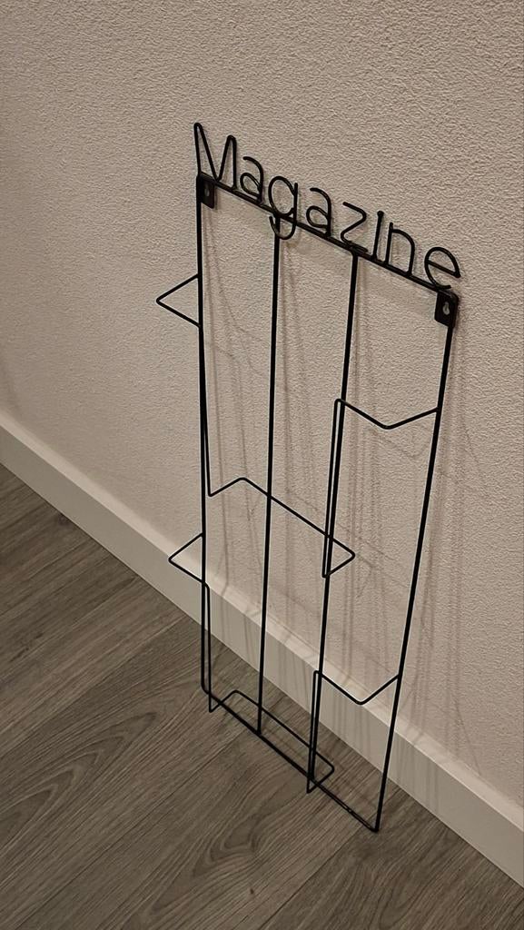 Zwart metalen tijdschriftenrek - Wandmontage, Ophalen, Zo goed als nieuw