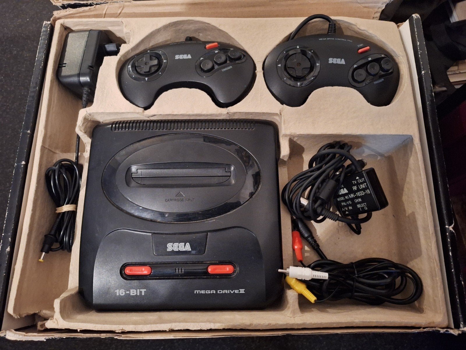 Sega Mega Drive II, Ophalen of Verzenden, Gebruikt, Met 2 controllers, Mega Drive