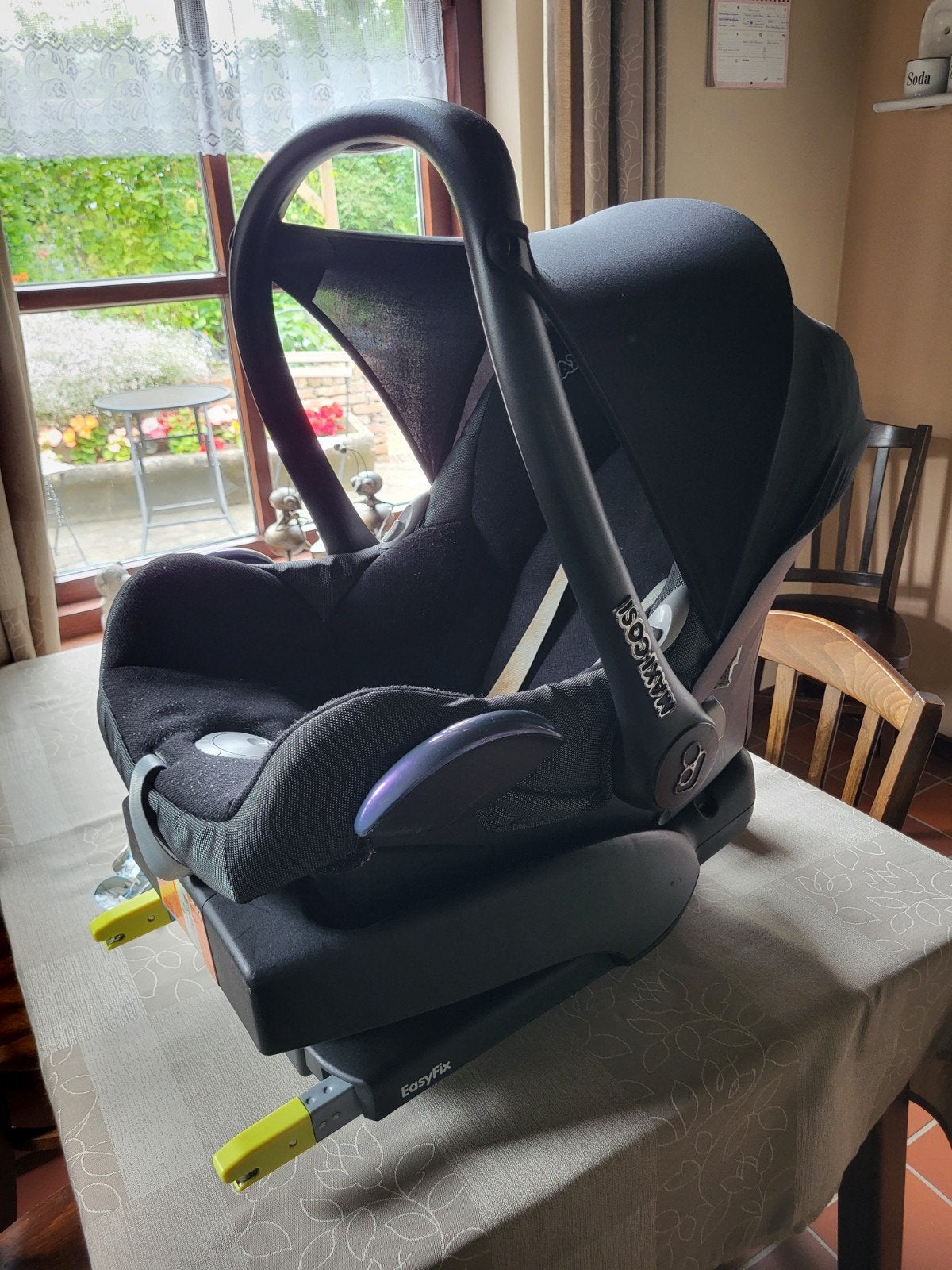 Maxi Cosi met EasyFix base, verkleiner en winterzak, Kinderen en Baby's, Ophalen, Autogordel of Isofix, Gebruikt, 0 t/m 13 kg