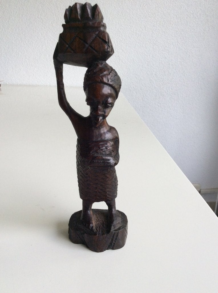 Authentiek Afrikaans Houtsnijwerk - Vrouw met mand, Houtsnijwerk, Ophalen of Verzenden, Handgemaakt, 20 - 50 cm