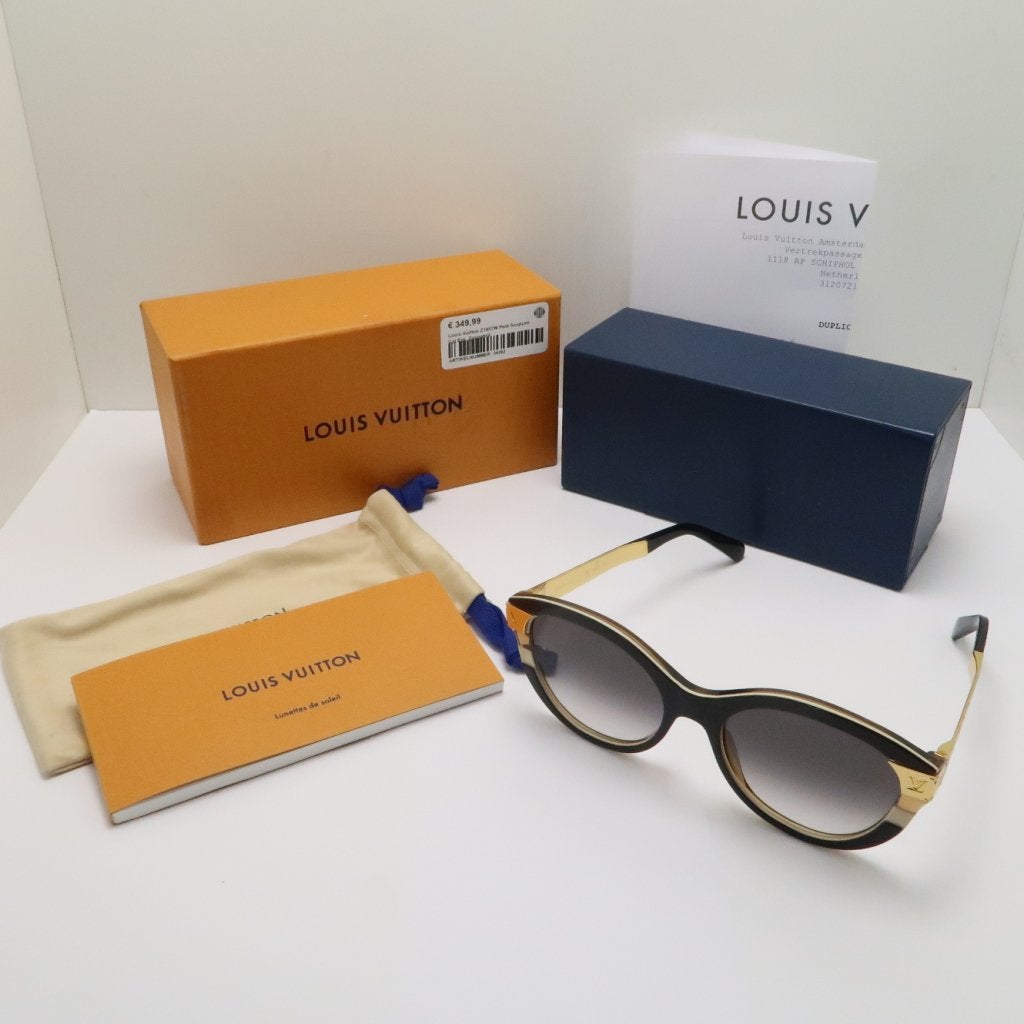 Louis Vuitton Z1857W Petit Soupçon Cat Eye  Zonnebril, Louis Vuitton, Zo goed als nieuw, Support@louisvuitton.com, 2 Rue du Pont Neuf
75001 Paris
France