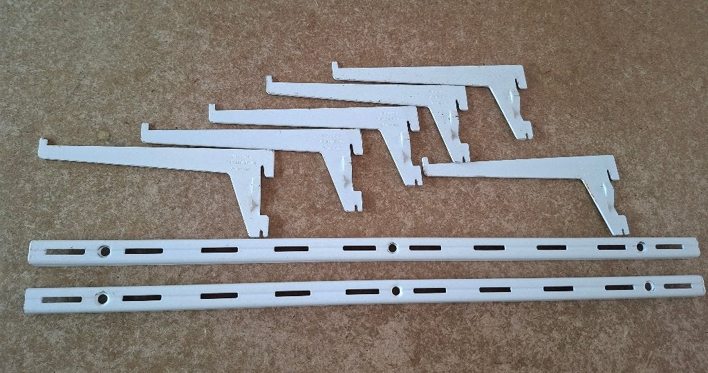 Wandplanksysteem ijzer: 2 rails (50cm), 6 dragers (15cm), Ophalen, Gebruikt