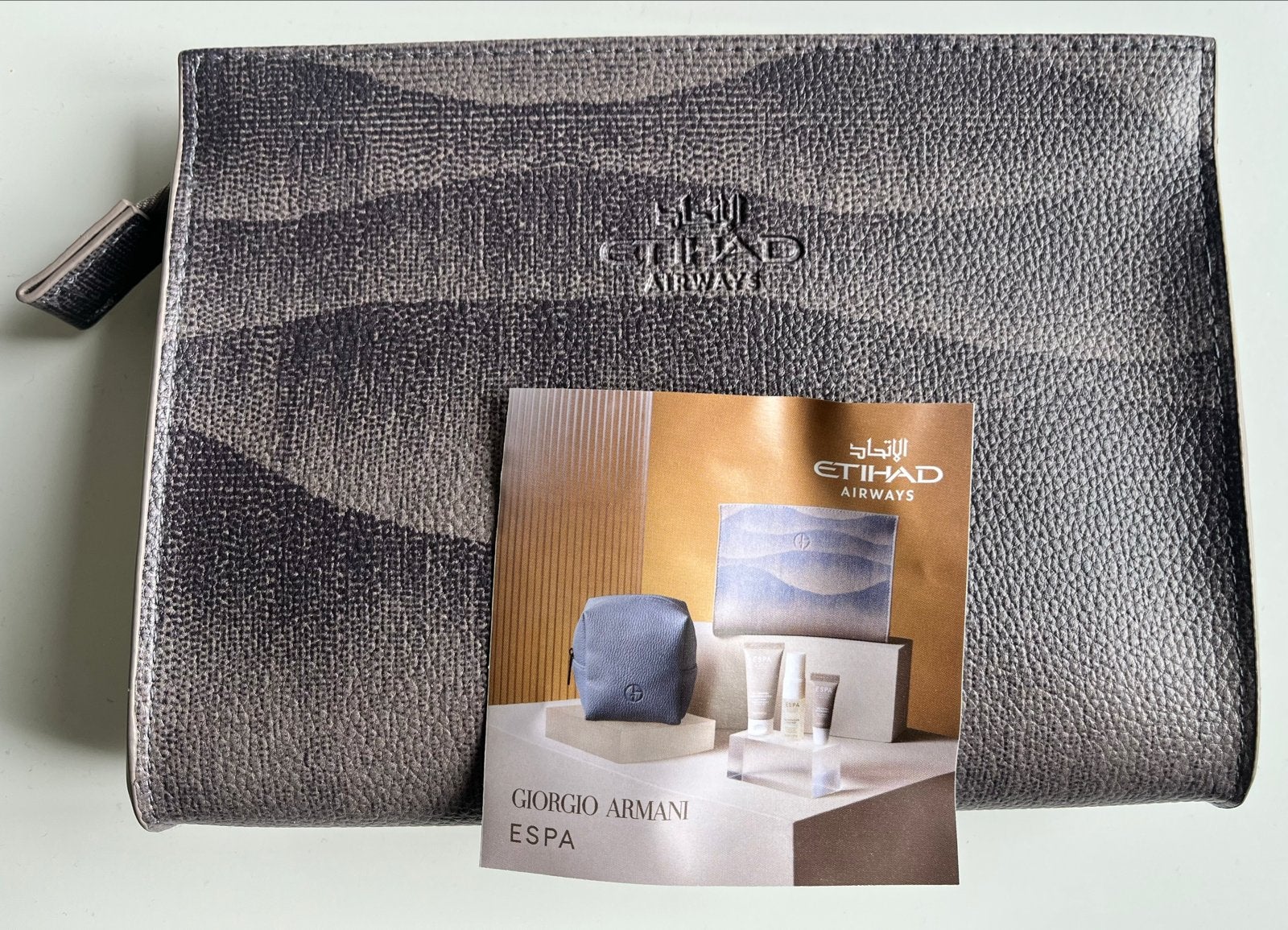 Giorgio Armani Etihad Airways Business Class Amenity Kit, Ophalen of Verzenden, Nieuw, Grijs, Heer of Dame