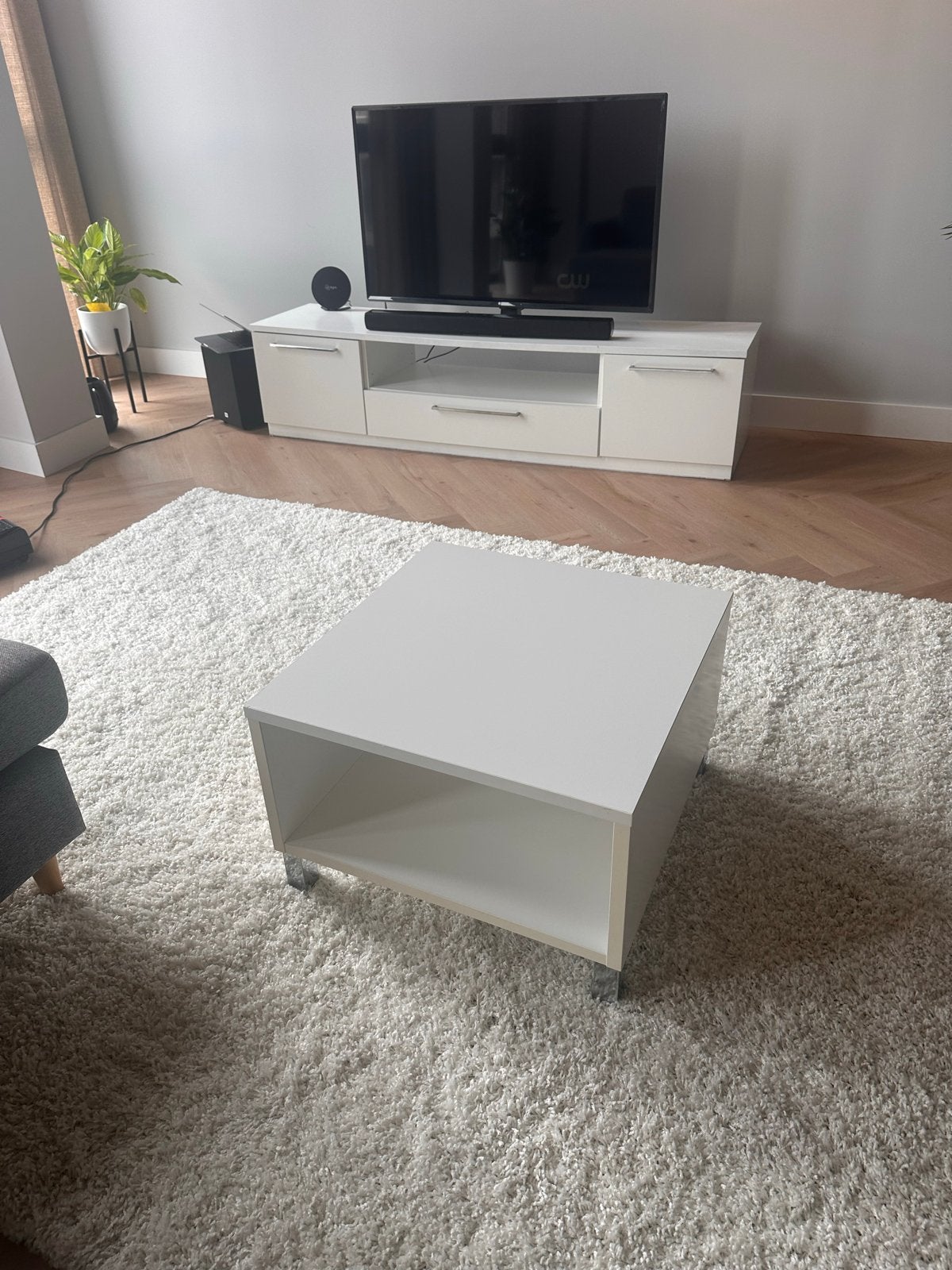 Witte salontafel met wieltjes, Huis en Inrichting, Tafels | Salontafels, Ophalen, Vierkant, 50 tot 100 cm, Zo goed als nieuw