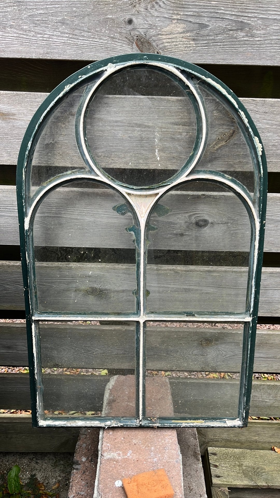 Foto 2 van Gietijzeren kerkraam met glas