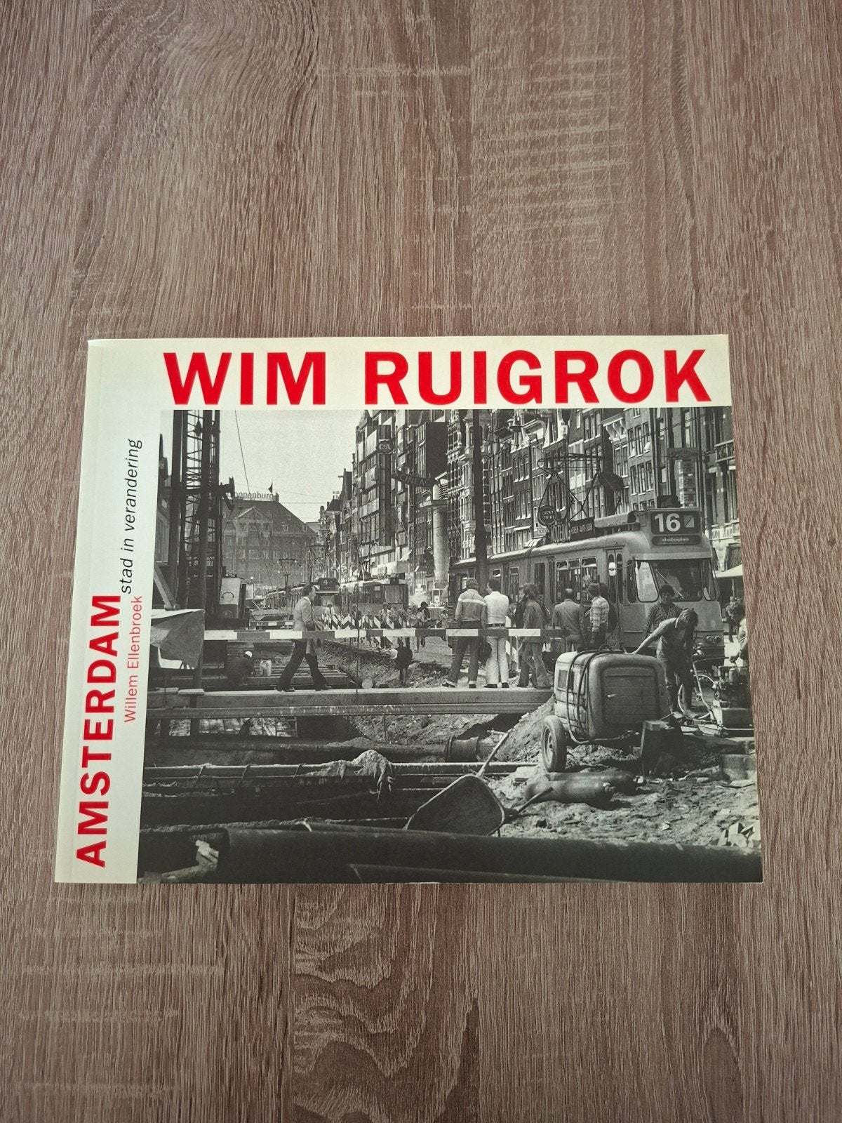 Wim Ruigrok - Amsterdam: stad in verandering (fotoboek), Ophalen of Verzenden, 20e eeuw of later, Zo goed als nieuw, Wim Ruigrok
