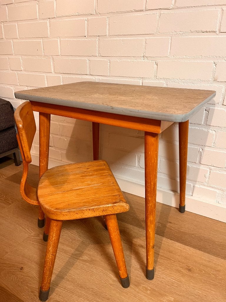 Vintage kindertafels + stoelen van Schilte, Kinderen en Baby's, Kinderkamer | Tafels en Stoelen, Ophalen, Gebruikt, Tafel(s) en Stoel(en)